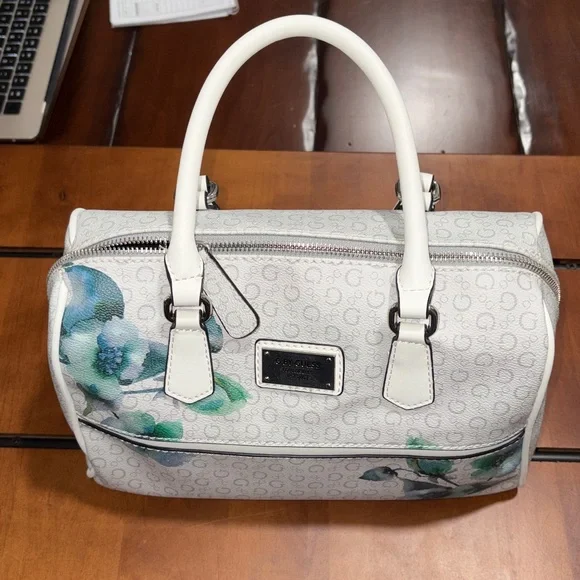 Guess Handbag - Picture 1 of 3